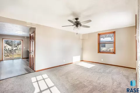 1616 E 7th St, Sioux Falls, SD 57103 photo 5