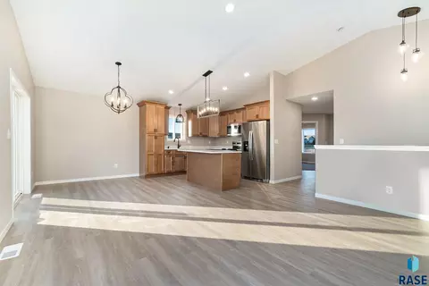 1701 E 70th St N, Sioux Falls, SD 57104 photo 5