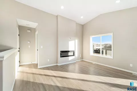 1701 E 70th St N, Sioux Falls, SD 57104 photo 4