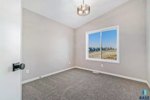 1701 E 70th St N, Sioux Falls, SD 57104 photo 18