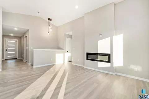 1701 E 70th St N, Sioux Falls, SD 57104 photo 3