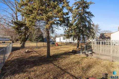 503 S 3rd St, Beresford, SD 57004 photo 40