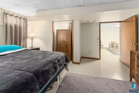 503 S 3rd St, Beresford, SD 57004 photo 32