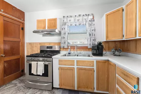 503 S 3rd St, Beresford, SD 57004 photo 17