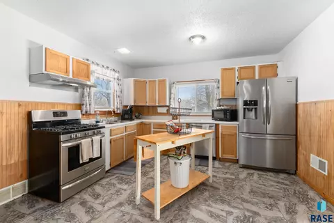 503 S 3rd St, Beresford, SD 57004 photo 13