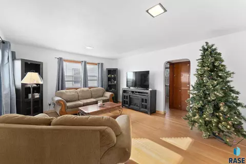 503 S 3rd St, Beresford, SD 57004 photo 7
