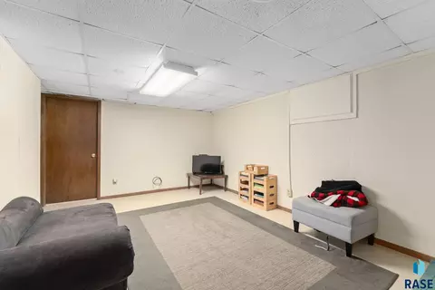 503 S 3rd St, Beresford, SD 57004 photo 30