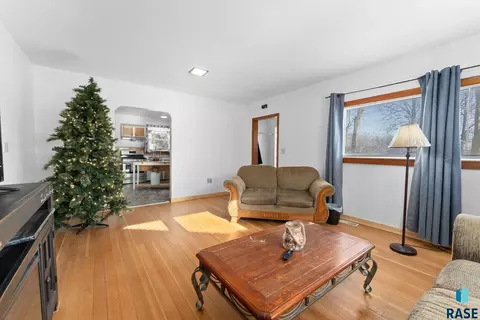503 S 3rd St, Beresford, SD 57004 photo 5