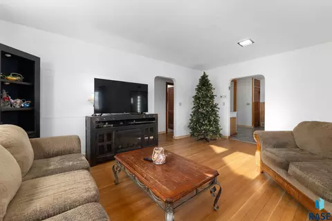 503 S 3rd St, Beresford, SD 57004 photo 8