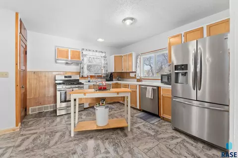 503 S 3rd St, Beresford, SD 57004 photo 14