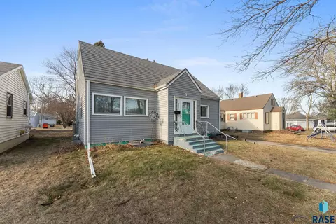 503 S 3rd St, Beresford, SD 57004 photo 3