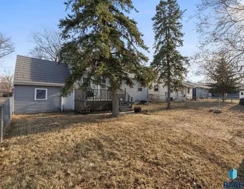 503 S 3rd St, Beresford, SD 57004 photo 43