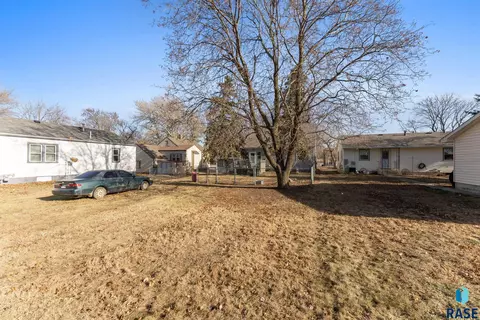 503 S 3rd St, Beresford, SD 57004 photo 45
