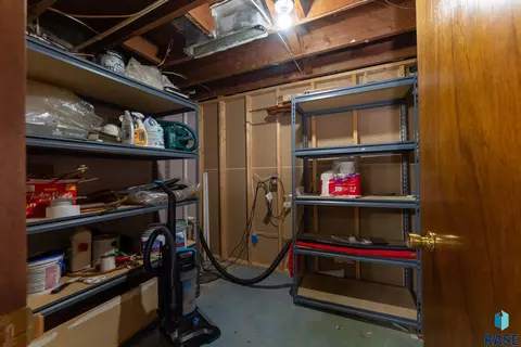 503 S 3rd St, Beresford, SD 57004 photo 37