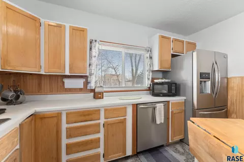 503 S 3rd St, Beresford, SD 57004 photo 16