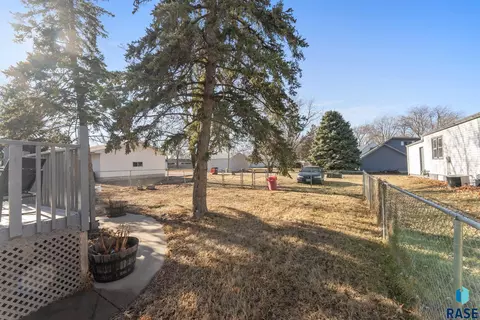 503 S 3rd St, Beresford, SD 57004 photo 39