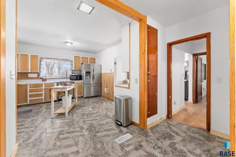503 S 3rd St, Beresford, SD 57004 photo 15