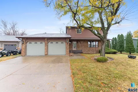 6004 W Tecumseh Ct, Sioux Falls, SD 57106