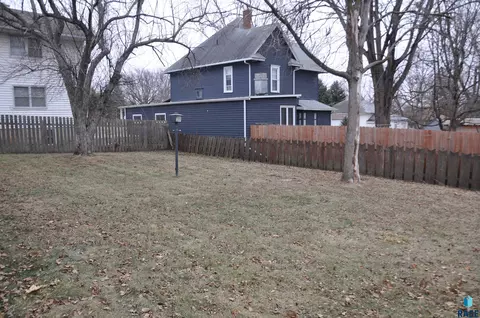 417 NE 7th St, Madison, SD 57042 photo 5