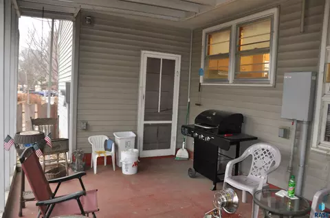 417 NE 7th St, Madison, SD 57042 photo 6