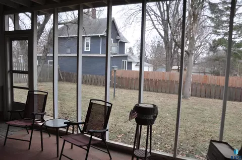 417 NE 7th St, Madison, SD 57042 photo 7