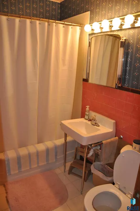 417 NE 7th St, Madison, SD 57042 photo 19