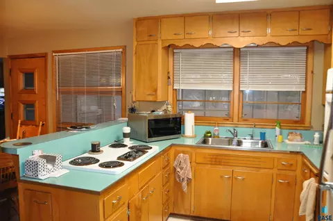 417 NE 7th St, Madison, SD 57042 photo 9