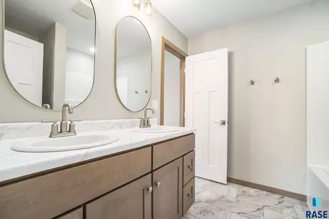 1704 E 70th St N, Sioux Falls, SD 57104 photo 18