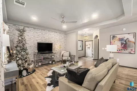 4600 E Leubecher Pl, Sioux Falls, SD 57108 photo 4