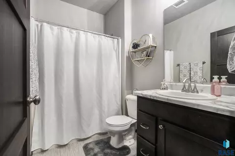 4600 E Leubecher Pl, Sioux Falls, SD 57108 photo 16