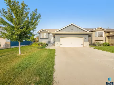 4525 S Klein Ave, Sioux Falls, SD 57106