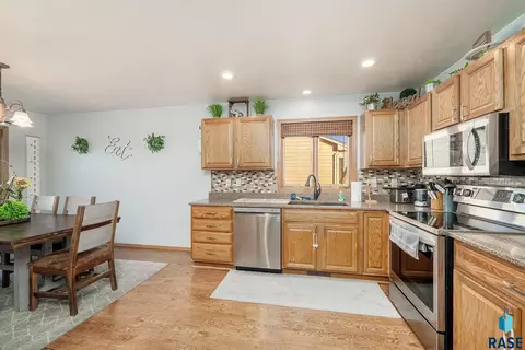5609 S Mandy Ave, Sioux Falls, SD 57106 photo 8
