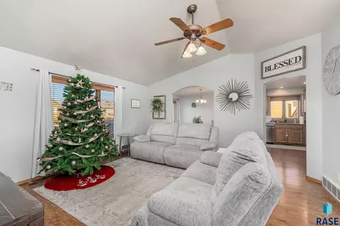 5609 S Mandy Ave, Sioux Falls, SD 57106 photo 6