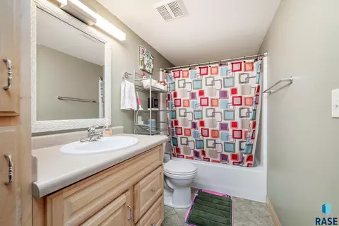 5609 S Mandy Ave, Sioux Falls, SD 57106 photo 22