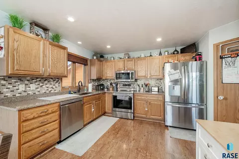 5609 S Mandy Ave, Sioux Falls, SD 57106 photo 7