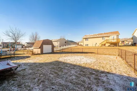 5609 S Mandy Ave, Sioux Falls, SD 57106 photo 27