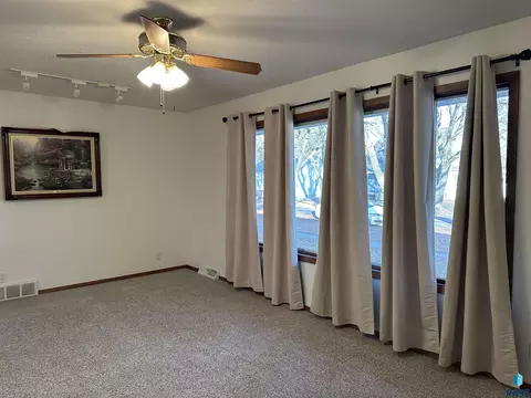 421 S Cherry St, Freeman, SD 57029 photo 16