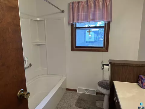 421 S Cherry St, Freeman, SD 57029 photo 36