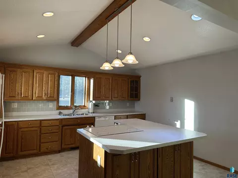 421 S Cherry St, Freeman, SD 57029 photo 33