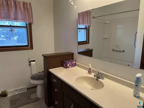 421 S Cherry St, Freeman, SD 57029 photo 35