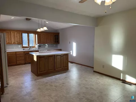 421 S Cherry St, Freeman, SD 57029 photo 22