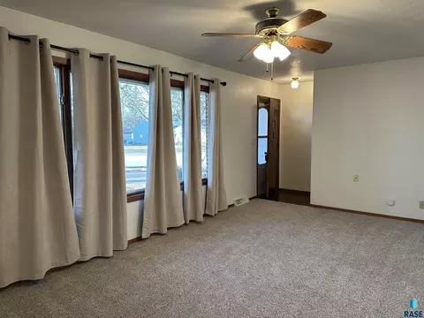 421 S Cherry St, Freeman, SD 57029 photo 17