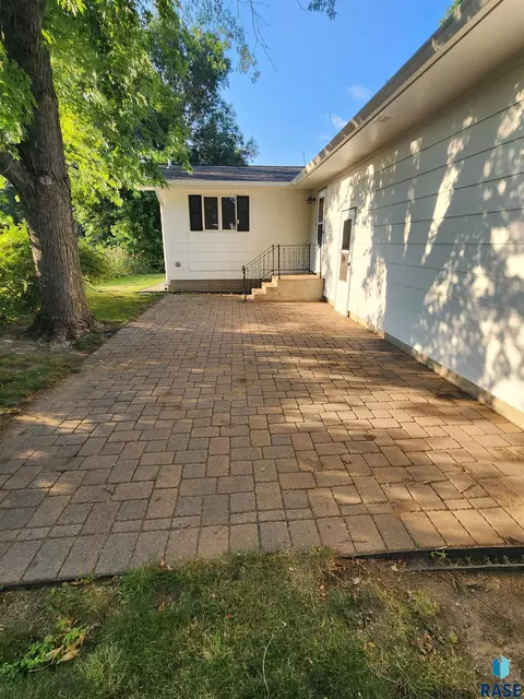 421 S Cherry St, Freeman, SD 57029 photo 9