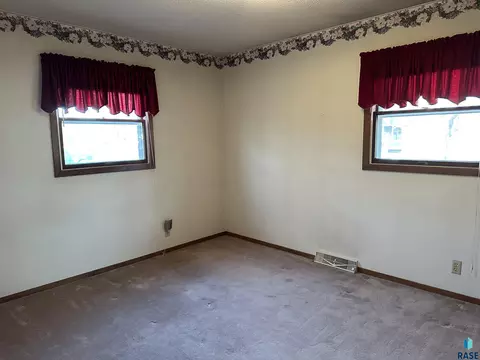 421 S Cherry St, Freeman, SD 57029 photo 38