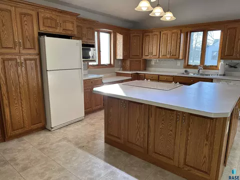 421 S Cherry St, Freeman, SD 57029 photo 25