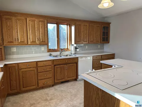 421 S Cherry St, Freeman, SD 57029 photo 32