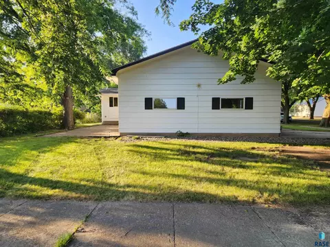 421 S Cherry St, Freeman, SD 57029 photo 12