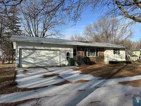421 S Cherry St, Freeman, SD 57029 photo 4