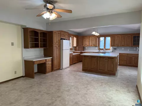 421 S Cherry St, Freeman, SD 57029 photo 20