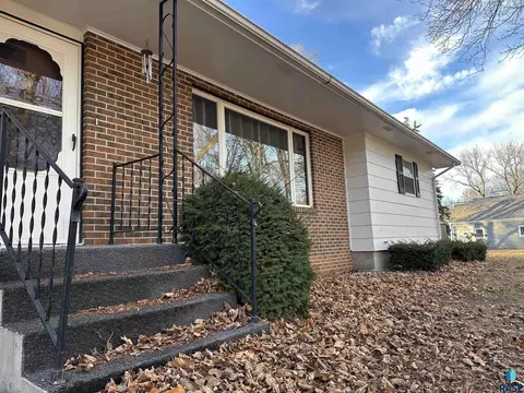 421 S Cherry St, Freeman, SD 57029 photo 6